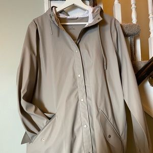 ARITZIA RAIN JACKET